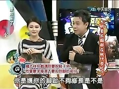 Chinese actress in a broadcast widening toes
