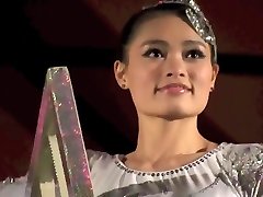 BEAUTIFUL CHINESE BEAUTY PERFORMING DEATH DEFYING STUNT
