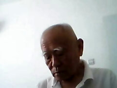 Chat with  chinese elder couple