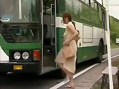 tsukamoto dans un bus de banlieue molester