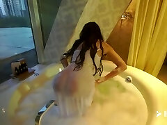 Tease Sofia Big Dairy Cow in Bath Tub Sex Looking Excellent, Sexy Lady! 1080P