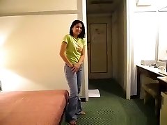 Pattaya maid fucks a soiree guy in her hotel to get a tip