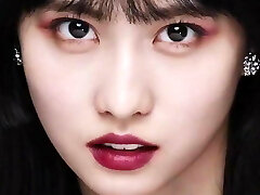 Momo's Extremely Trampy Close-Up
