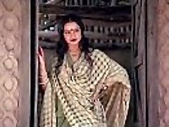 bollywood actress rekha tells how to make fucky-fucky