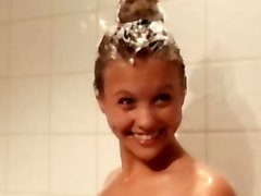 adolescente ducha con dawson miller 