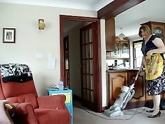 Red-hot Cougar SUCKS IT UP ALL OVER THE HOUSE