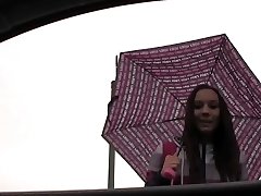 Morena Adolescente con tetas grandes follada en el coche