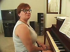Plump piano teacher busted getting skewered with two schlongs