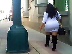 Spectacular & Juicy Plus-size Latina Booty X 2 Walking on da Streets