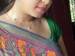 magnificent Indian Aunty Sexy Green Saree