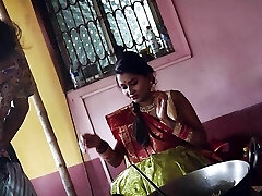Dewar Bhabhi , Sudipa bhabhi ko dewar ne kele ke bagiche me le jakar dewar ne khub choda Chasma Daal ke ( Hindi Audio )
