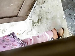 Chhoti Behen Ko Puri Nangi Hokr Nahate Dekha total Desi Village Girl Bathroom Video
