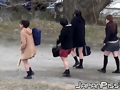 4 Japanese schoolgirls fool around outside before peeing
