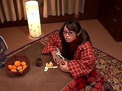 Teen Masturbate With Table Stand And Squealing
