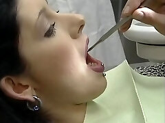 Superbe salope percer tatouer baise avec stepson dentiste