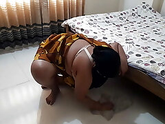 35 yr aged Gujarati Maid gets stuck under bed while cleaning then A fellow gives rough fuck from behind - Indian Hindi Sex