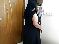 (Super Hot and Grubby Hijab Aunty Ko Choda) Indian hot aunty fucked by neighbor while cleaning house - Clear Hindi Audio