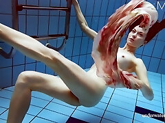 Sexy Italian dame Martina underwater