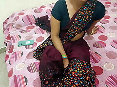 After long time to meet my hot Indian Desi village bhabhi and fucking rock-hard she is cheat her husband tear up with me Hindi