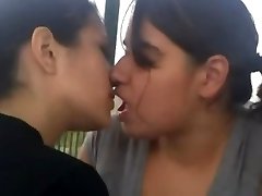 Homemade Teen Lesbian Bučiavosi Sudarymas