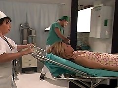 Edible patient gets a vaginal operation 