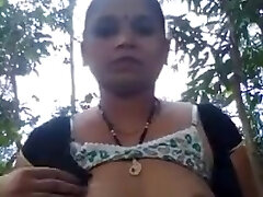 INDIAN AUNTY SHOWING Boobies AND PUSSY IN THE JUNGLE