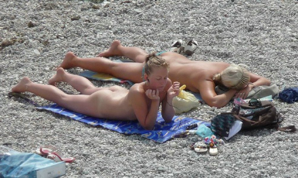 Caught Looking At Nude Beach - Nude women caught on nude beach