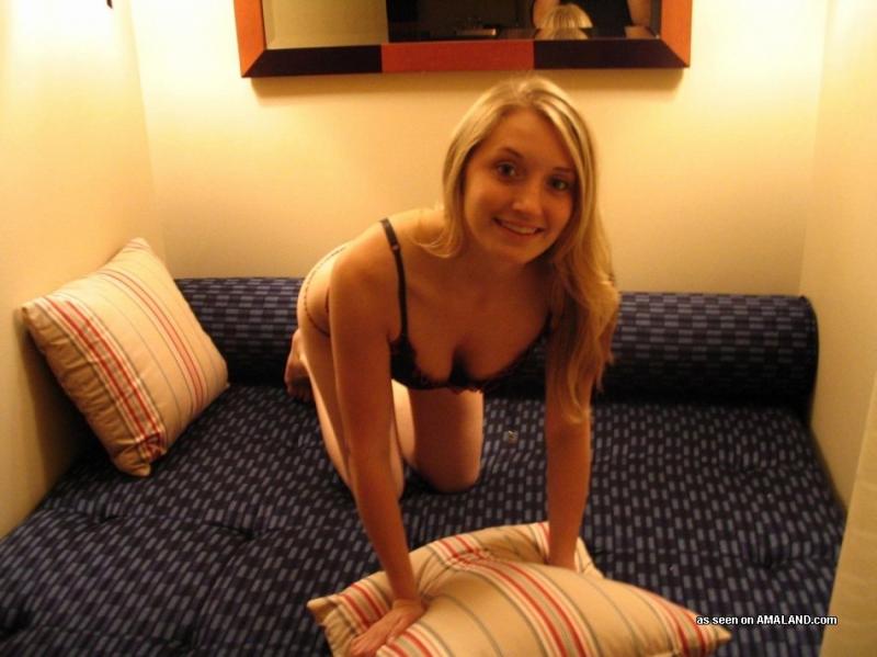Amateur Motel - Amateur babe stripping naked in a motel room