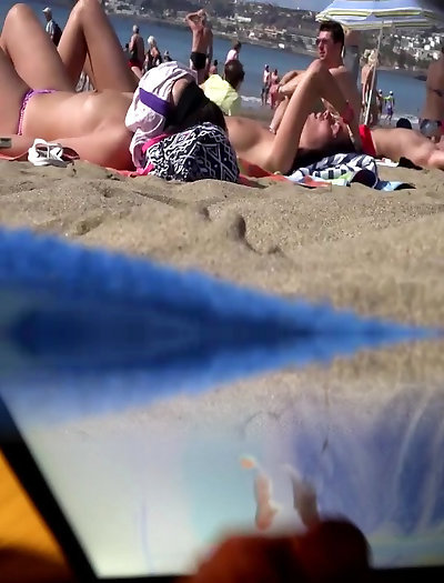 Busty wench recorded on hidden camera on the beach