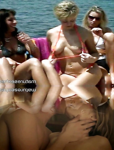 Лесбиянки на яхте занимаются сексом и получают удовольствие от порки