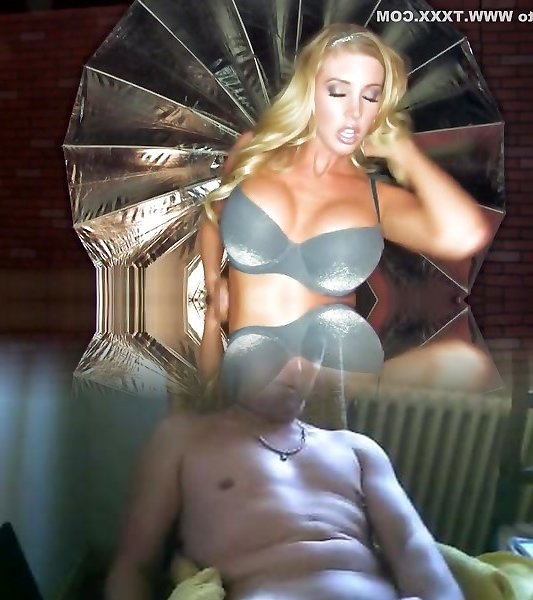 Splendid Brunette Wench on Webcam Flaunts Her Flawless Naked Figure